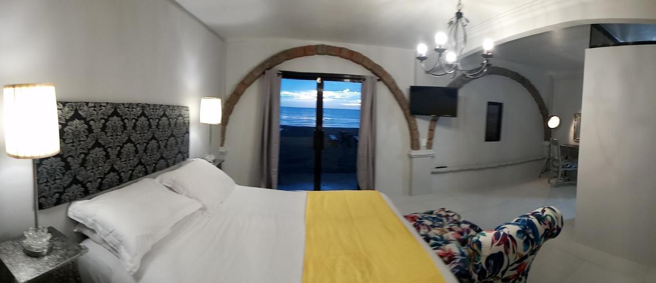 Sunbloom Beachfront Hotel And Restaurant Zambales Sinabacan Экстерьер фото