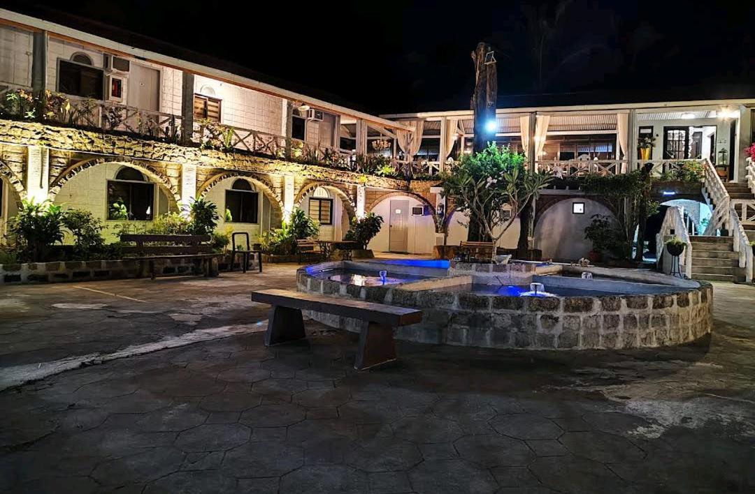 Sunbloom Beachfront Hotel And Restaurant Zambales Sinabacan Экстерьер фото