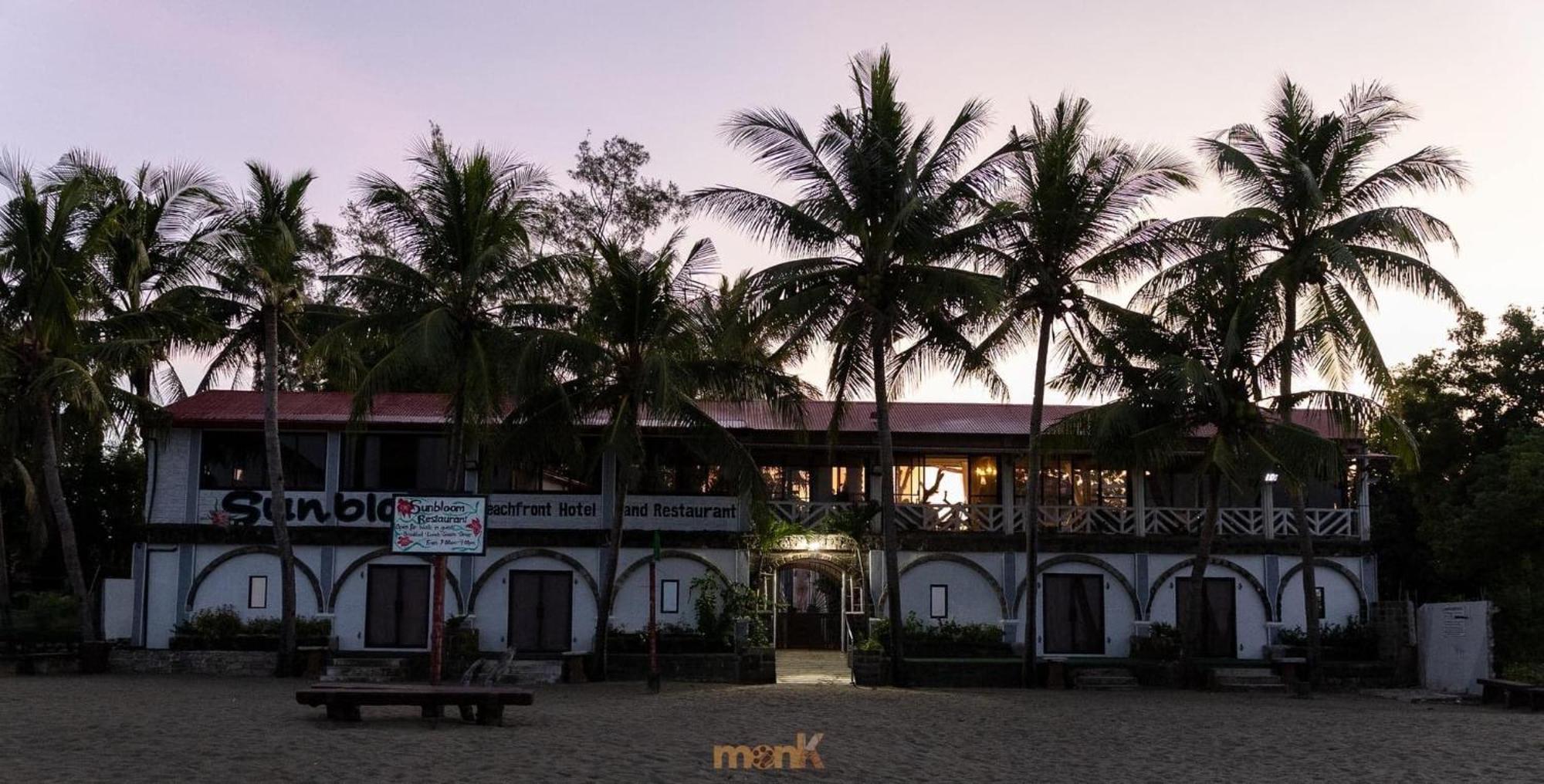 Sunbloom Beachfront Hotel And Restaurant Zambales Sinabacan Экстерьер фото