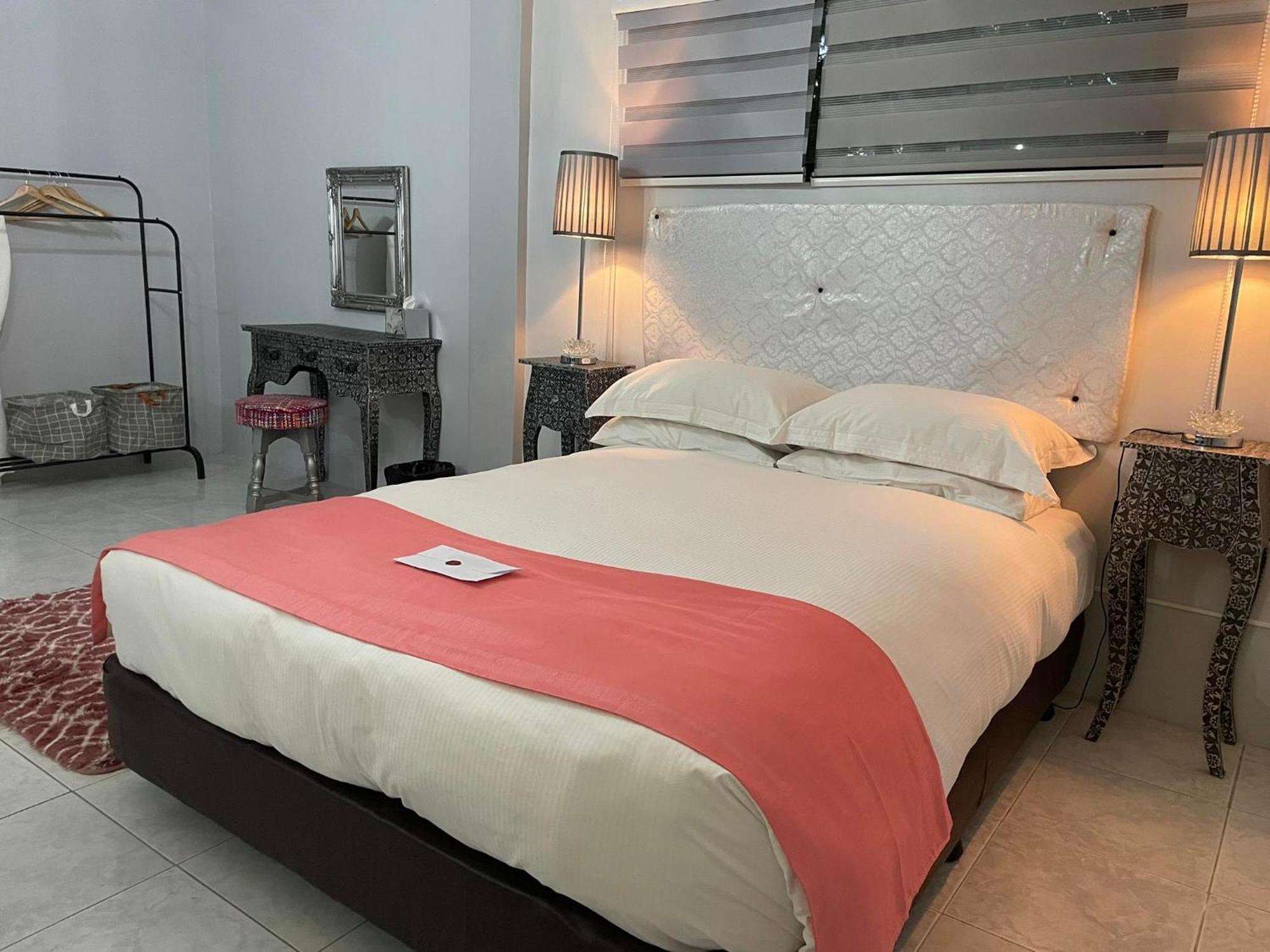 Sunbloom Beachfront Hotel And Restaurant Zambales Sinabacan Экстерьер фото